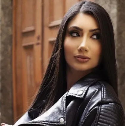 Sophia escort profile in Manchester